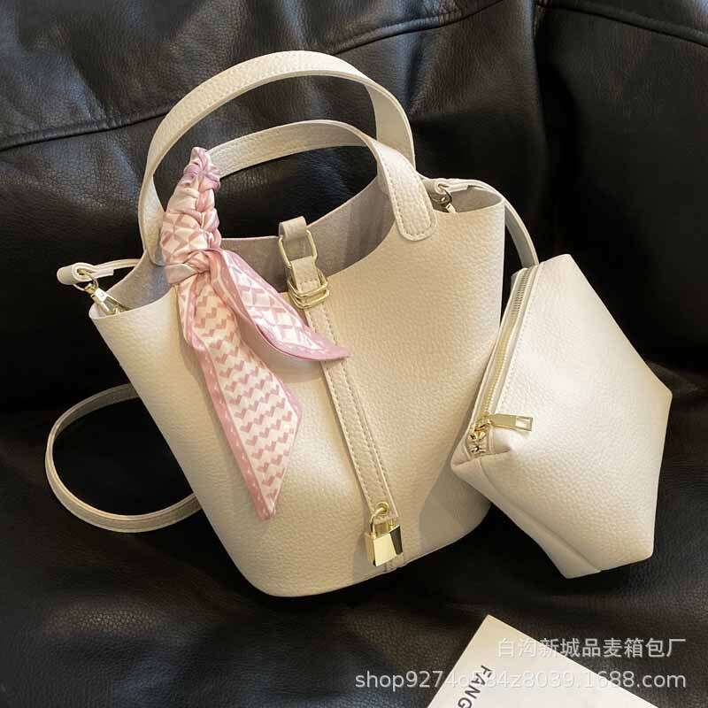 2025 New Single Shoulder Korean Style Niche Handbag Women's Trendy Crossbody for Work Commute Bucket Bag