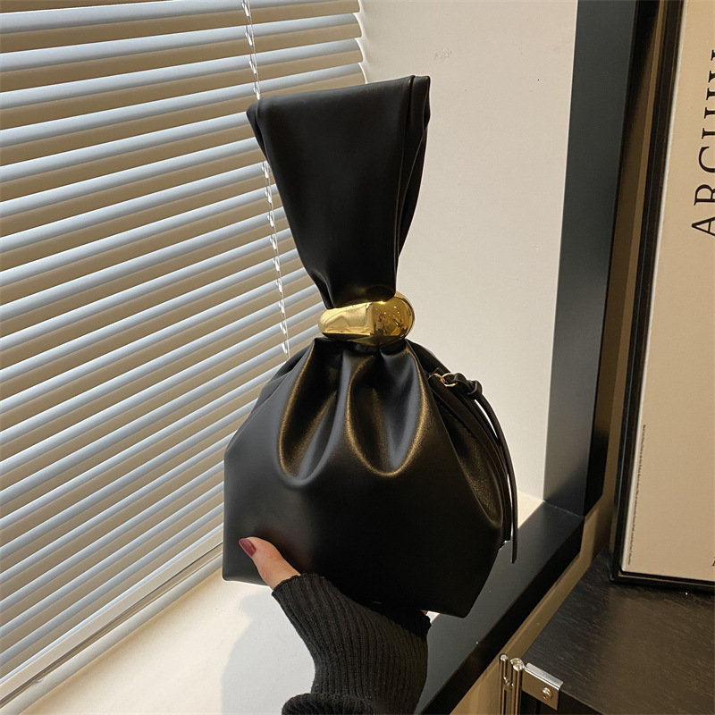 designer Niche Design Stylish Retro Small Bag for Women Autumn Winter 2025 New Pleated Simple Aesthetic Bucket Bag