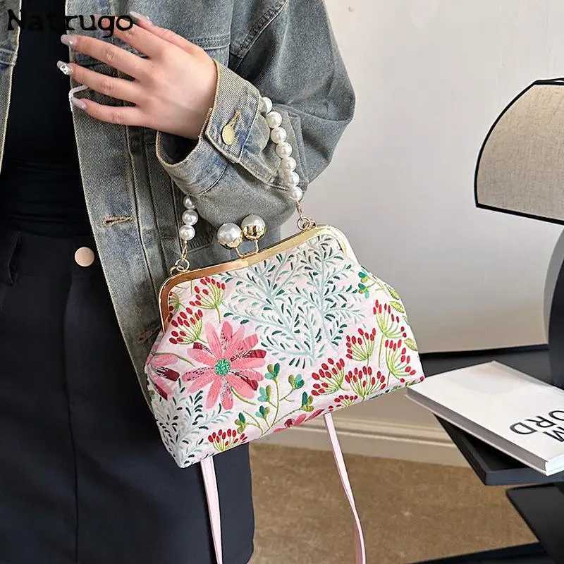 Elegant Lady Embroidery Bags Clip Purse And Handbag Flowers Dinner Clutch Hand Bag Ladies Pearl Chain Crossbody Shoulder Bag M250606