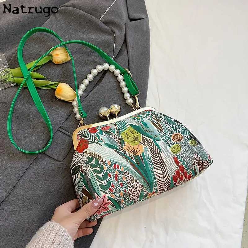 Elegant Lady Embroidery Bags Clip Purse And Handbag Flowers Dinner Clutch Hand Bag Ladies Pearl Chain Crossbody Shoulder Bag M250606