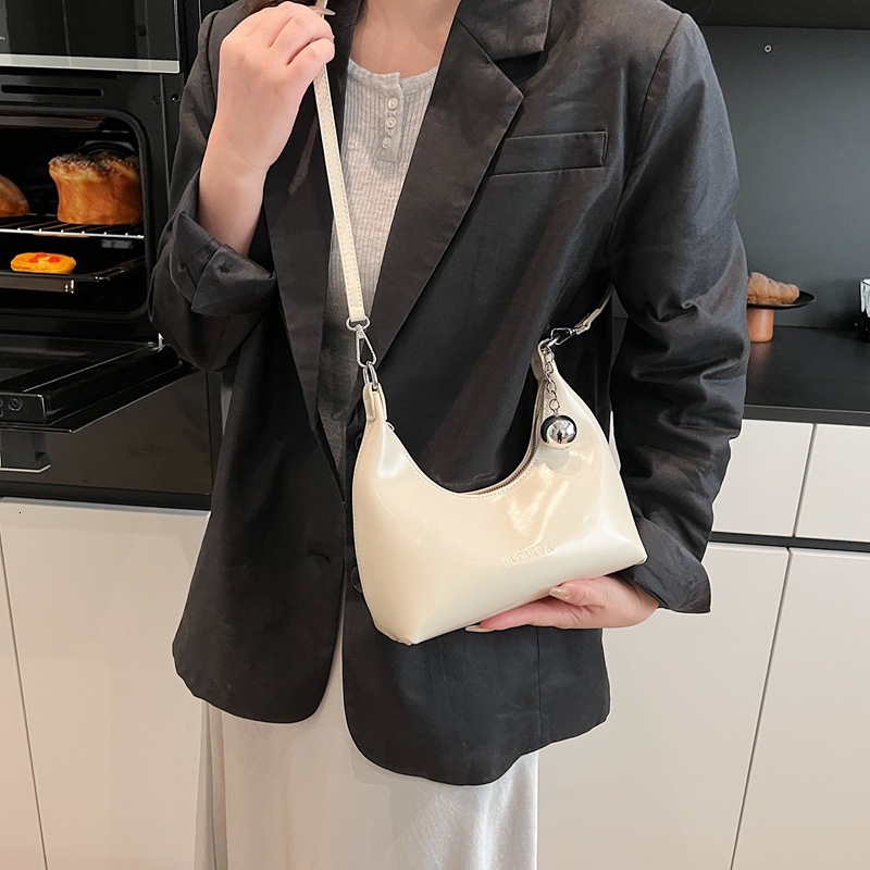 designer High-end Glossy Patent Leather Bag for Women 2025 New Trendy Casual Shoulder Underarm Bag Fashion Commuter Crossbody Bag