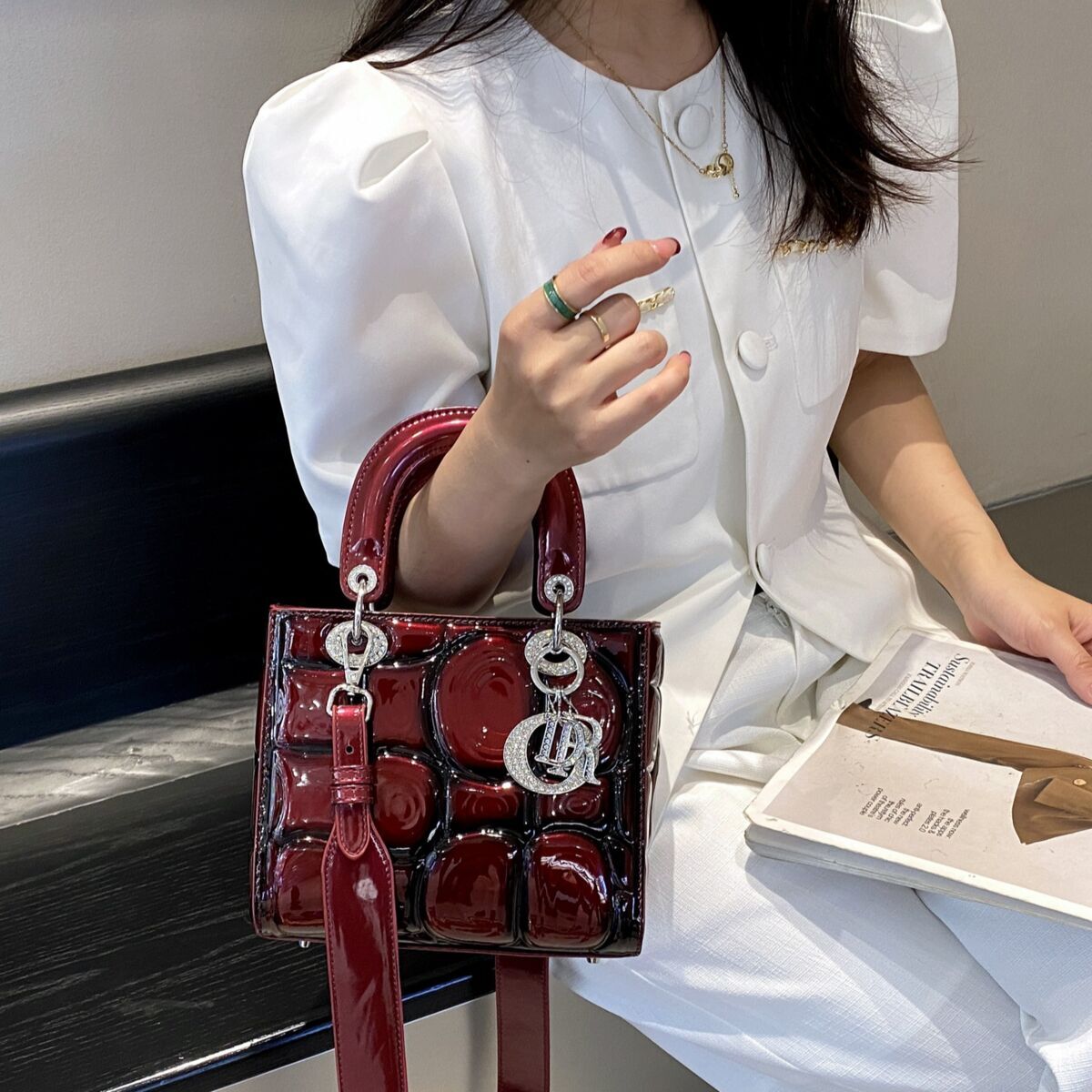 Free Shipping Women's Consort Bag Retro Leather Glossy Spiral Texture Designer Bag European Fashion Classic Handbag New Single Shoulder Crossbody