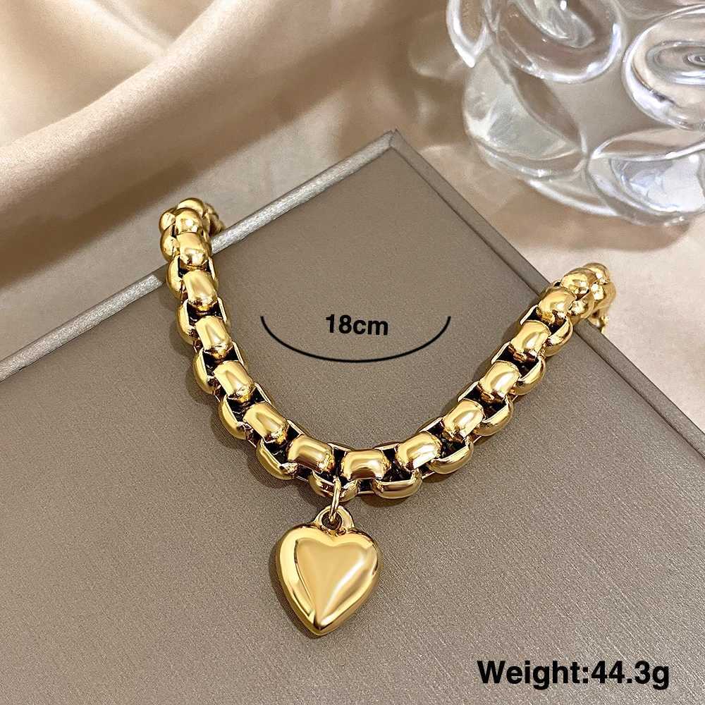 Punk Waterproof Stainless Steel Heart Pendant Bracelet for Women Retro Golden Chunky Thick Chain Bracelet Charm Hand Jewelry W250606