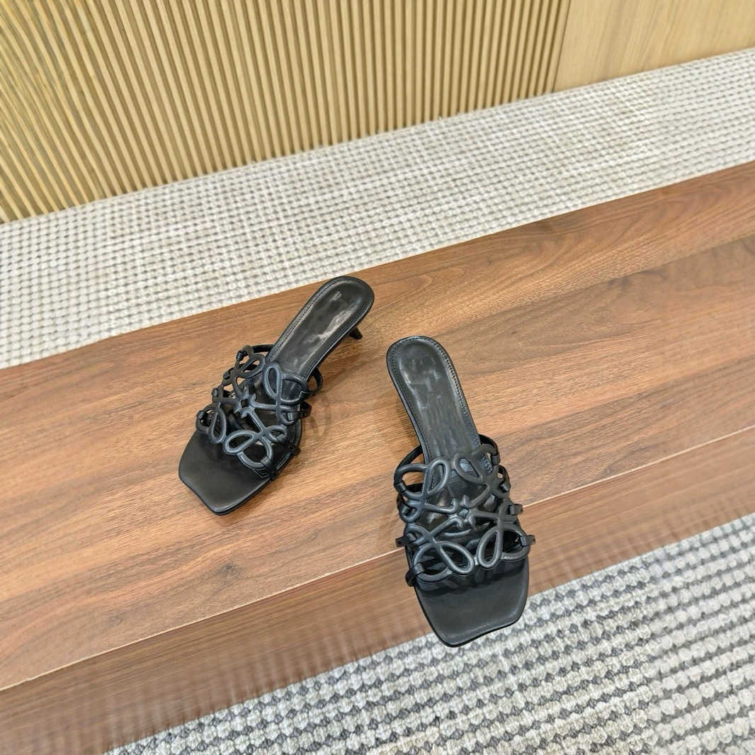 2025 New Hollow Genuine Leather Slippers Flat Summer Beach Sandals Outdoor Versatile Daily Flat Womens Shoes