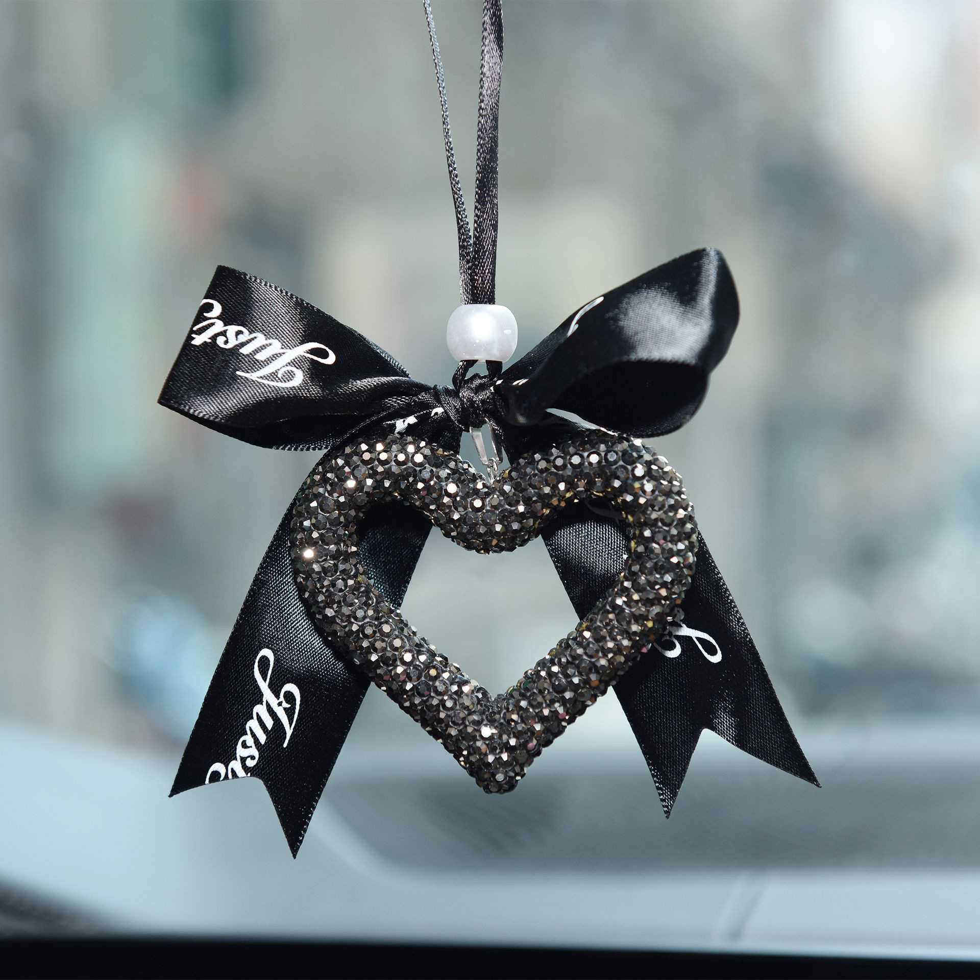 Car Charms Diamonds car interior accessories bow ribbon car carrier pendant ladies rear-view mirror pendant car creative decoration supplies