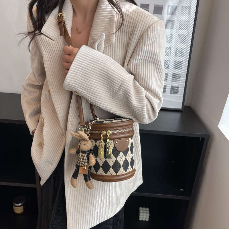 Small for Women 2025 Spring New Fashion Niche Crossbody Textured Quilted Handbag Bucket Bag