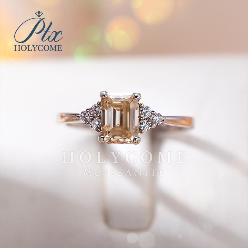 Hot Sale 925 Sterling Silver Ladies Ring 1CT Lab Moissanite Emerald Champagne Diamond Trendy for Engagement Party Daily Wear Gift for Women