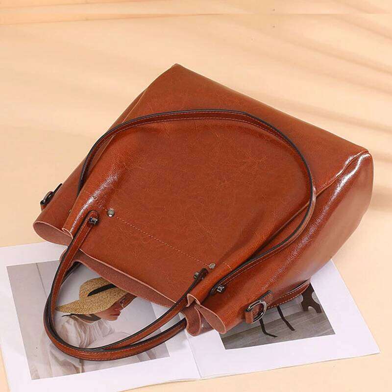 New Leather Women's With Cowhide, Capacity, Fashionable And Versatile, Single Shoulder Crossbody Handbag, Large Bag 2025/06/06