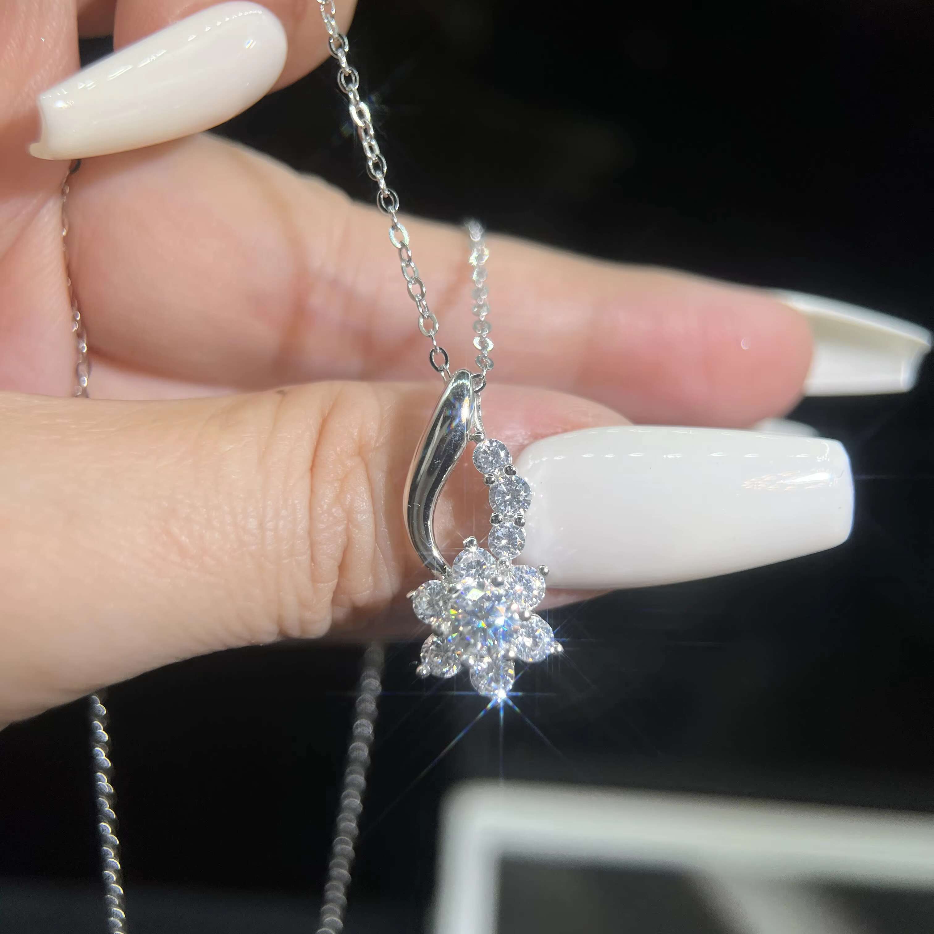 Wholesale Price 0.5ct VVS D Color Moissanite Diamond Wedding Pendant Necklace for Women S925 Sterling Silver Jewelry