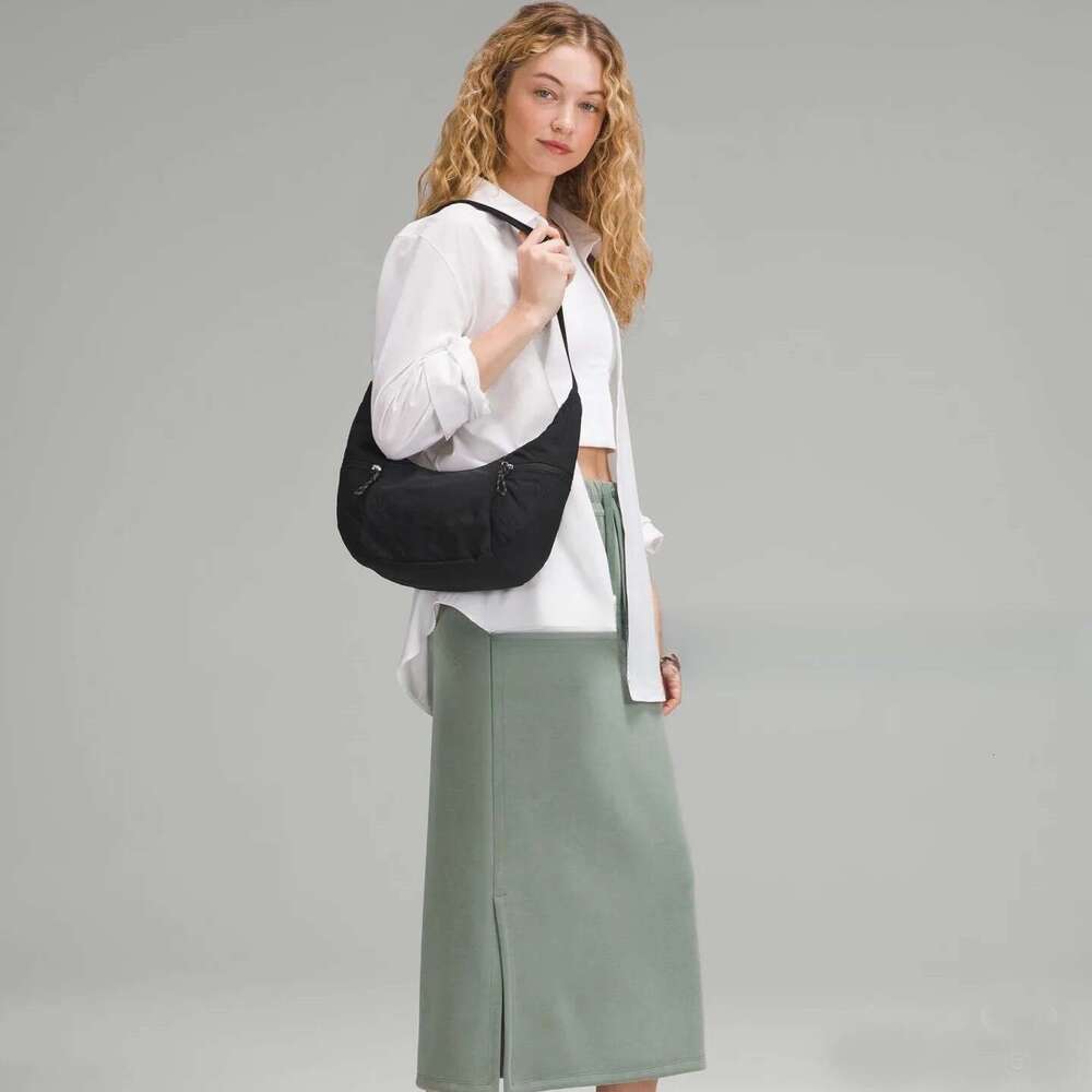 Large Capacity Casual Versatile 13L Croissant Crescent Niche Women's Shoulder Crossbody Bag B5