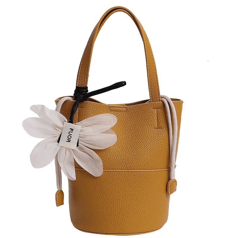 designer Minimalist Stylish Underarm Small Bag for Women 2025 New Summer High-end Niche Bucket Bag Versatile Crossb