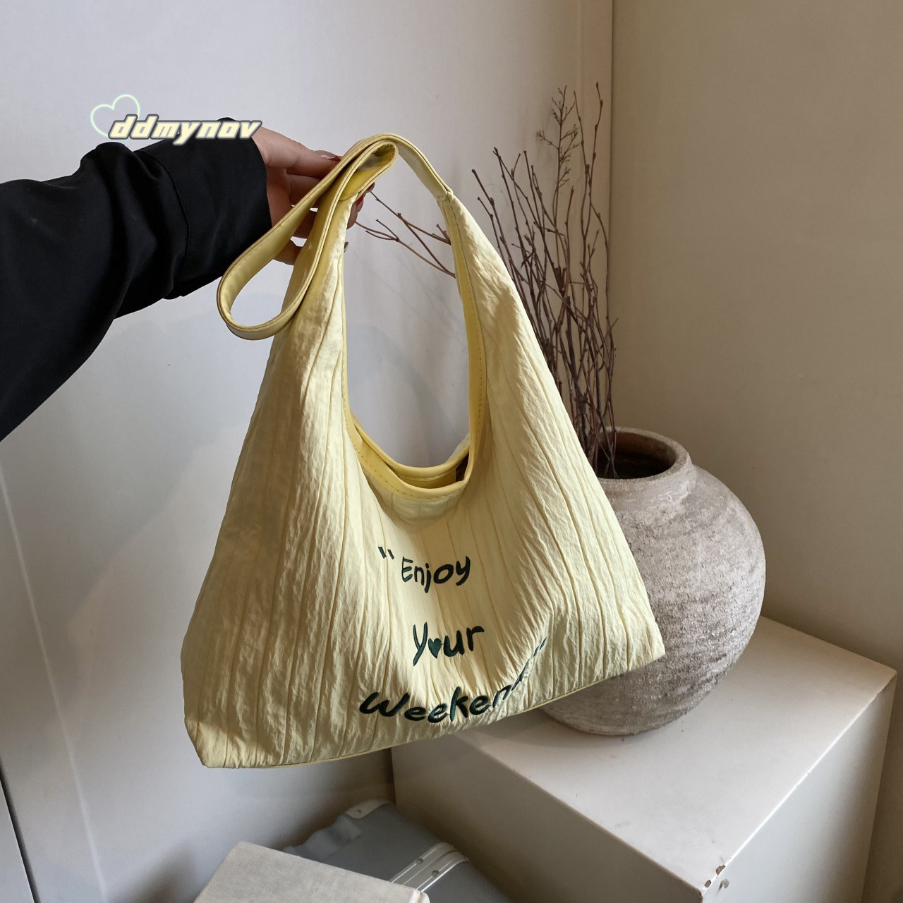 2025 New Tote Large Capacity for Women Travel Commute Shoulder Fashion Niche Versatile Handbag Bucket Underarm Bag