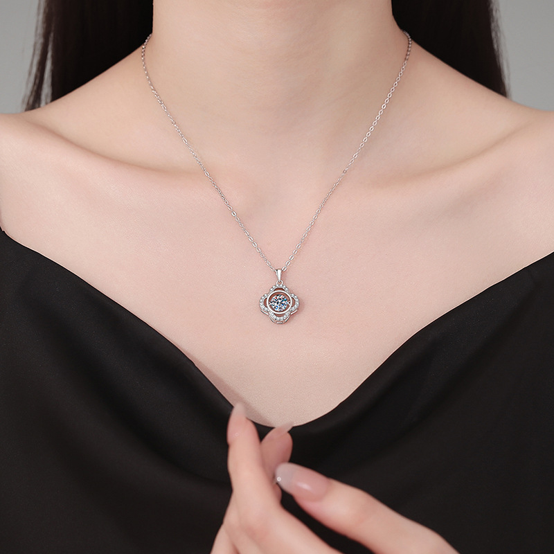 Luxurious 4-Petal Clover Shape Necklace Crafted from High-Quality S925 Sterling Silver Fitted With A Single 1 Moissanite