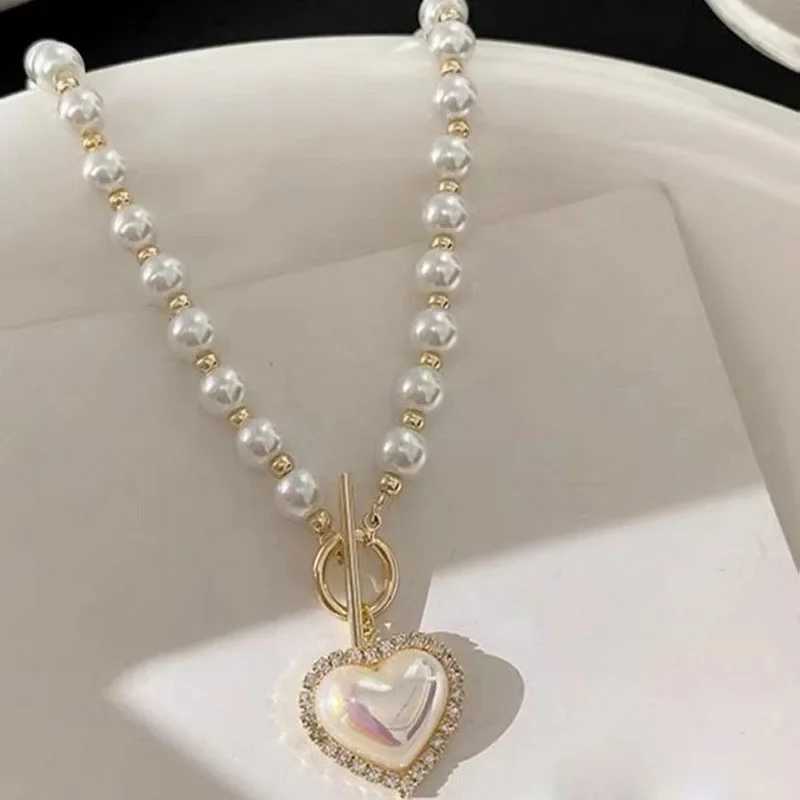 New Imitation Pearl Choker Necklace Vintage Bead Necklace for Women Simple OT Buckle Heart Pendant Clavicle Chain Neck Jewelry Y250605