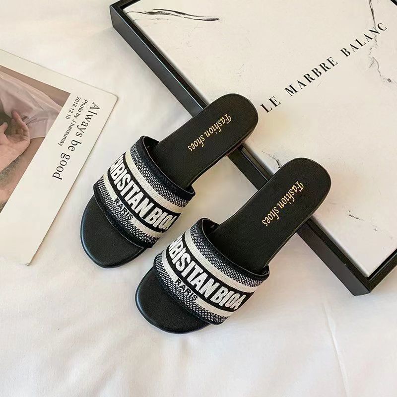 Designer Fashion Slippers Men's and Women's Sandals Popular Pool and Beach Flip-flops Shoes Slippers and Sandals Flip-flops with Flat Bottom