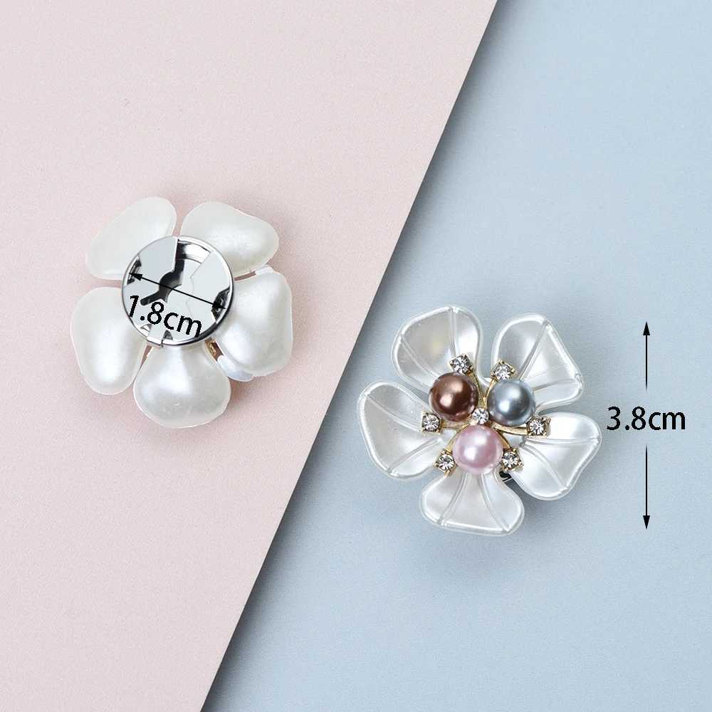 2Pcs Imitation Shell Pearl Petal Flower Button Cover Luxury Shirt Sleeve Button Elegant Copper Cufflinks Accessories for Women W250606