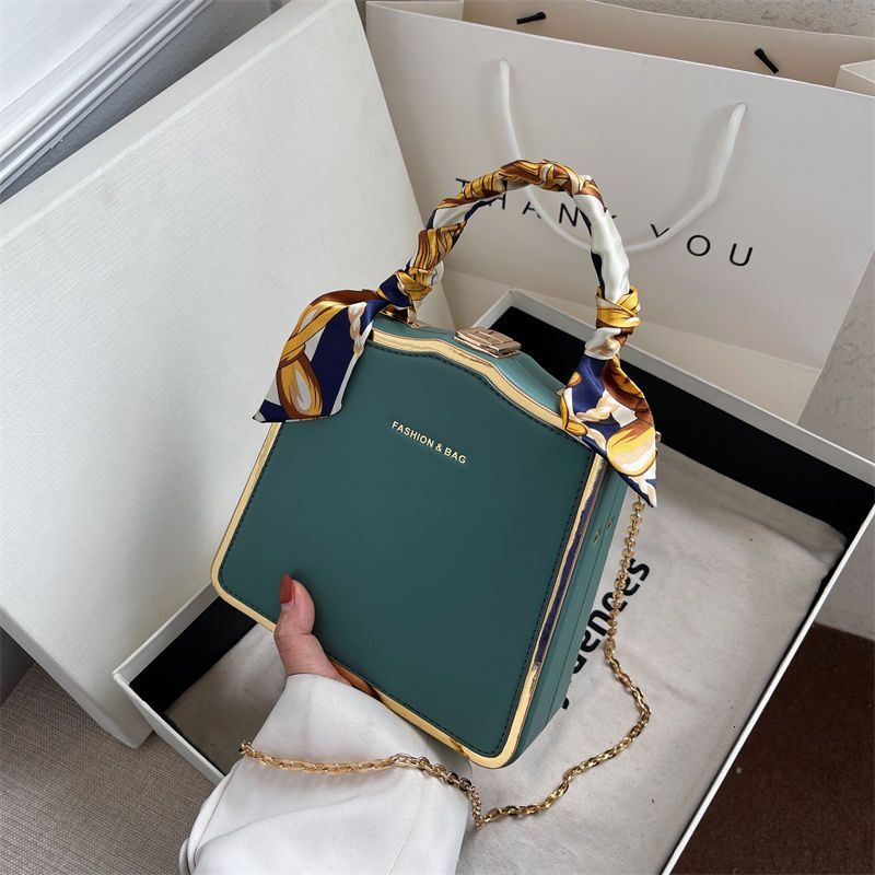 2025 Spring and Summer New Women's Bag New Fashionable Texture Large Capacity Solid Color Scarf Handbag Exquisite Chain Designer Shoulder Crossbo