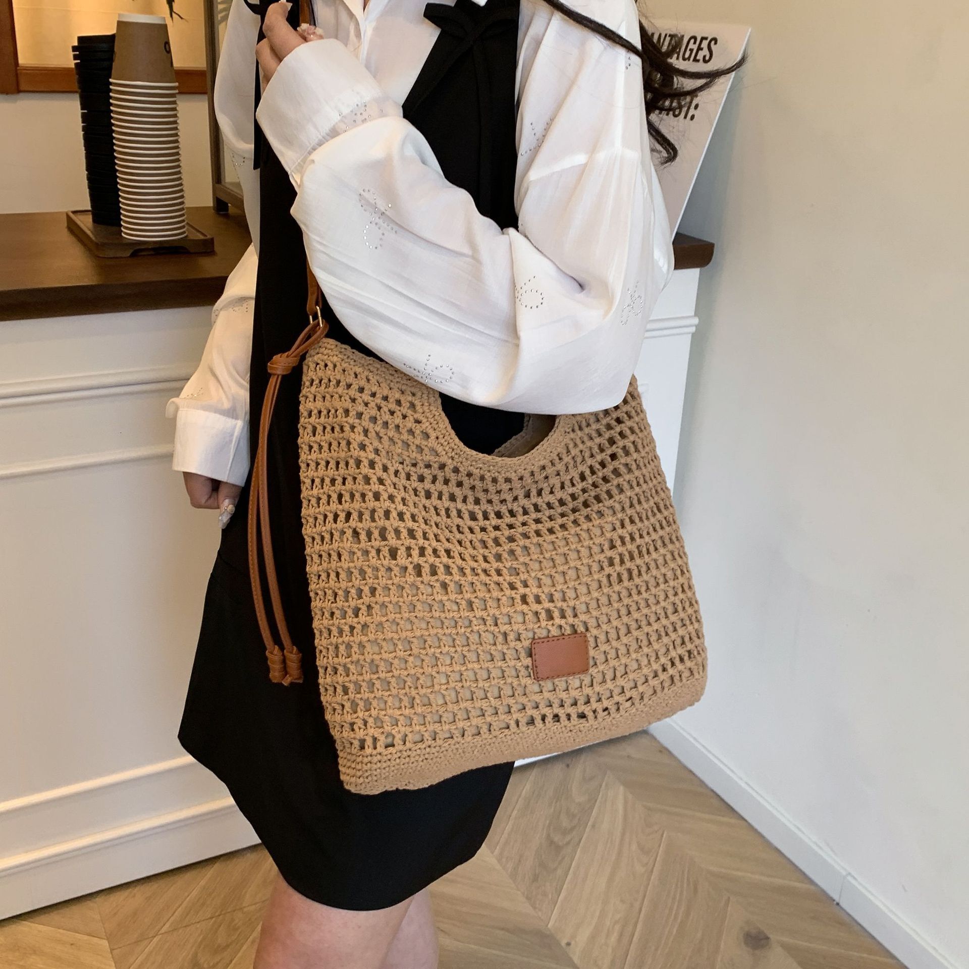 designer Fashion Casual Underarm Woven Bag for Women 2025 Summer Beach Vacation Straw Beach Bag Simple Shoulder Bag