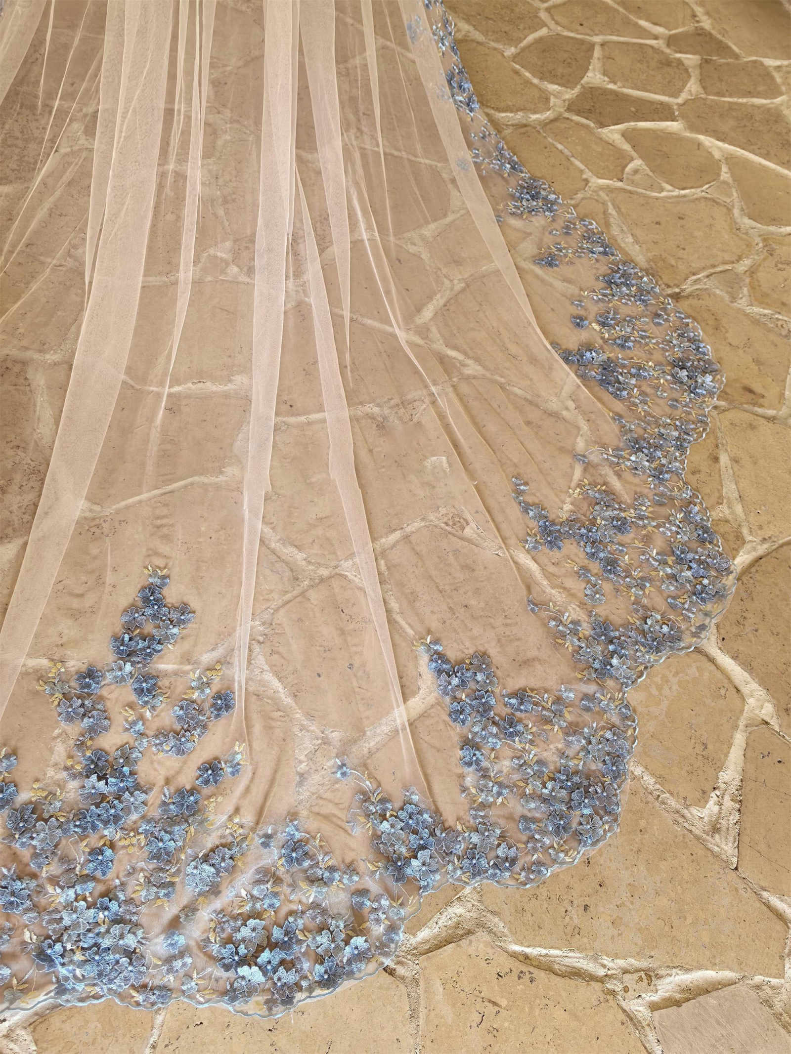 Sweetly Wedding Veil Blue Flowers One Layer Cathedral Length Veils Applique Edge For Bridal Accessory Customized High Quality