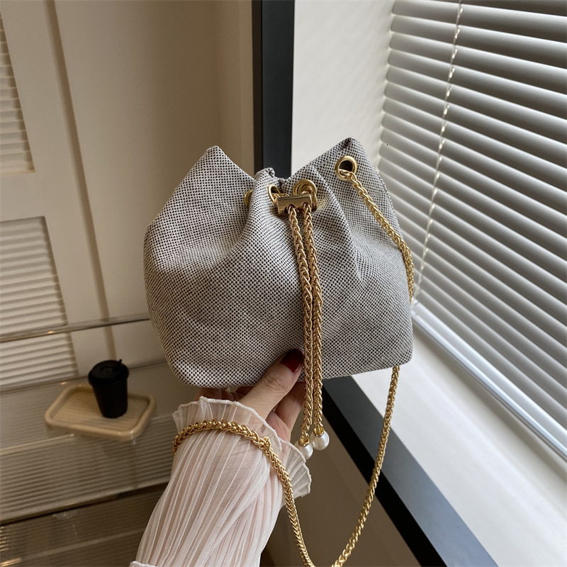 designer 2025 Spring Summer New Fashion Woven Handbag Shoulder Crossbody Bucket Bag Women's Bag Supports Wholesale and Mixed Orders