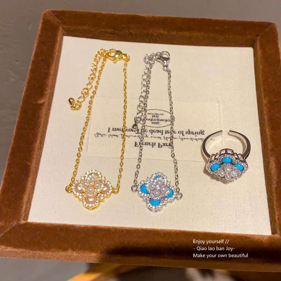 Luxury jewelry designer bracelet 4-leaf clover Zircon Turquoise Flower Pearl Open Palace Style Elegant Index Finger Ring Light High-end Sense Jewelry