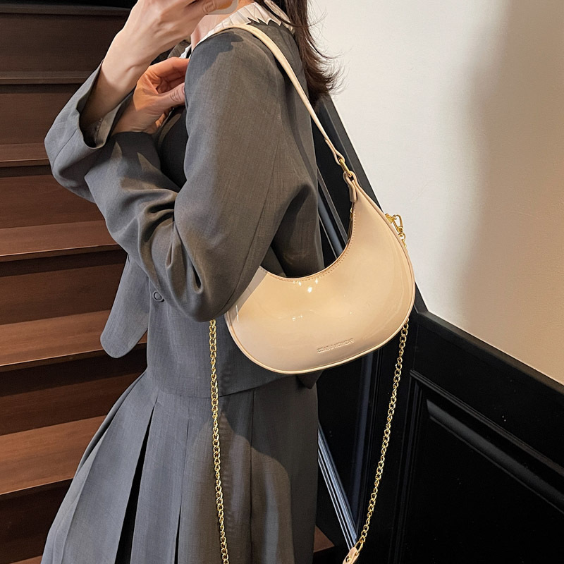designer Cross-border Niche Textured Patent Leather Handbag for Women 2025 New Simple Crescent Bag Fashion Chain Shoulder Crossbody Bag