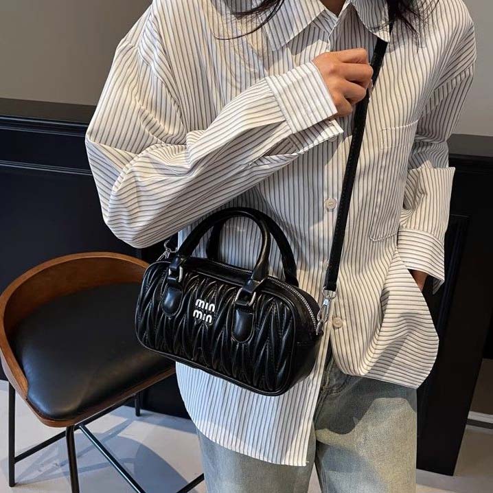 Designer 2025 Fashion Bag Shoulder Bag Luxury classical Handbag messenger fashionable crossbody Underarm bag shoulder strap Portable multifunctional m