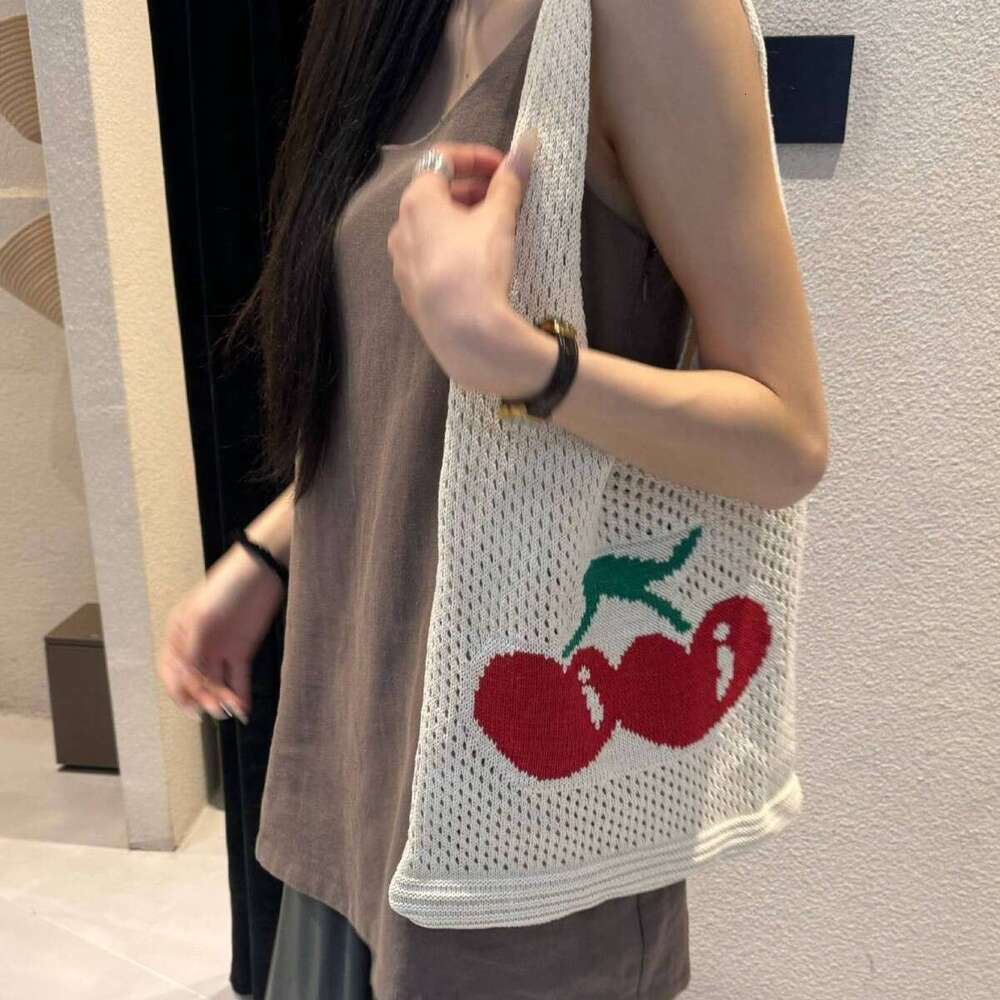 New Large Capacity Tote Cherry Knitted Hollow Shoulder Woven Bag B5