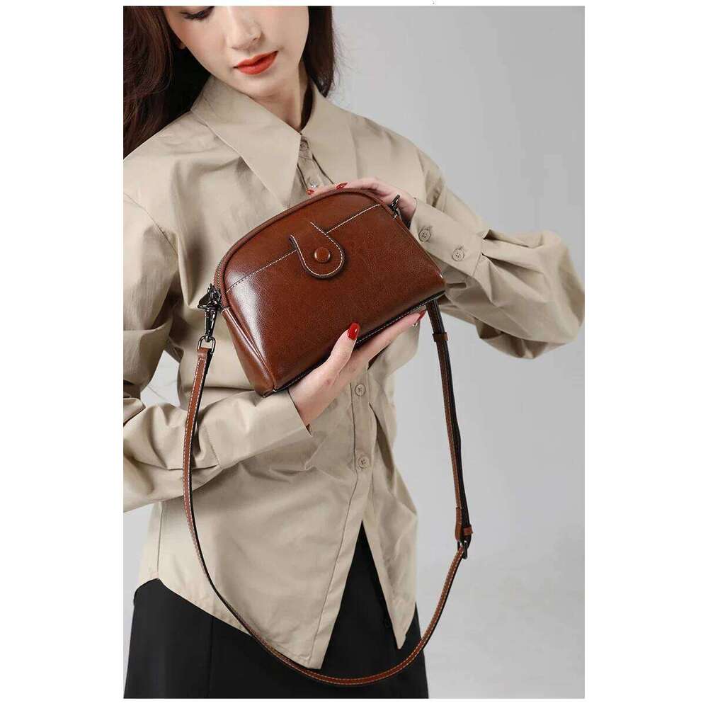 Designer Bags 2025 Women Cow Genuine Leather Messenger Bag Ladies Retro Versatile Shoulder Handbag Female Cowhide Phone Crossbody Bags Lady Purse Luxu