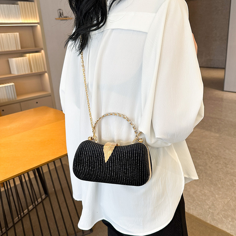 Free Shipping Designer Bag Handheld Trendy Crossbody Banquet Fashion One Shoulder Chain Bag Exquisite And Simple Lock Buckle Womens Bag