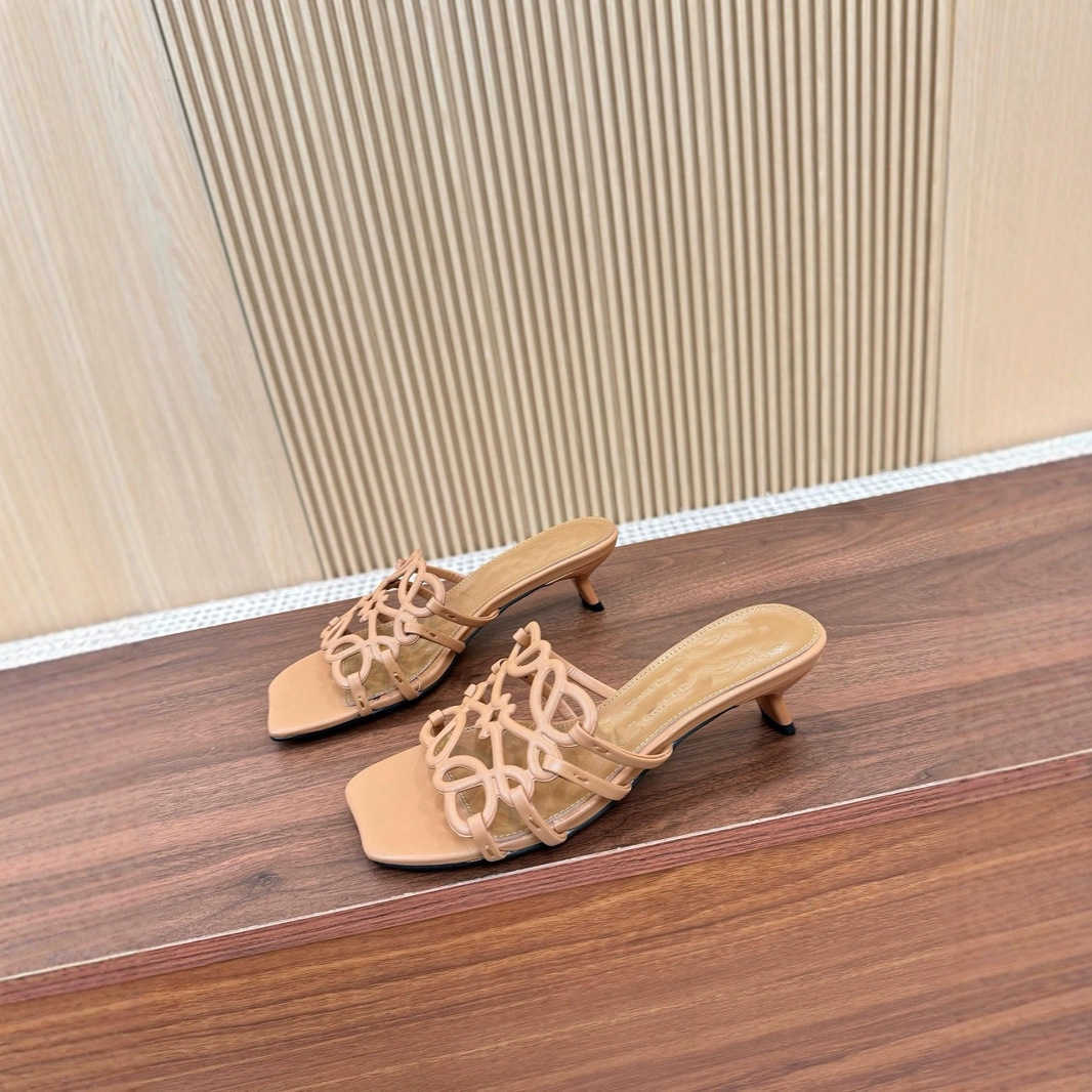 2025 New Hollow Genuine Leather Slippers Flat Summer Beach Sandals Outdoor Versatile Daily Flat Womens Shoes