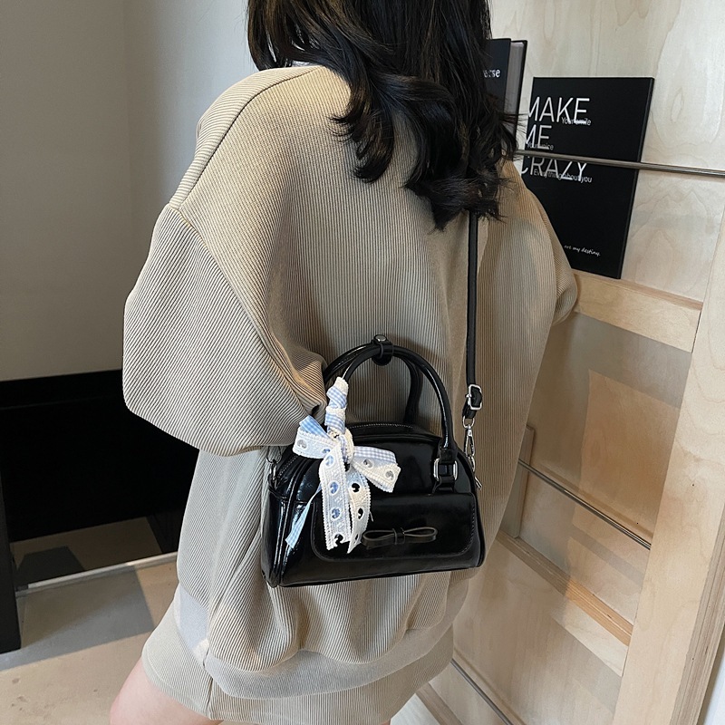 designer Underarm Bowling Bag for Women 2025 New Korean Style Simple Casual Large Capacity Pillow Bag Versatile Shoulder Bag