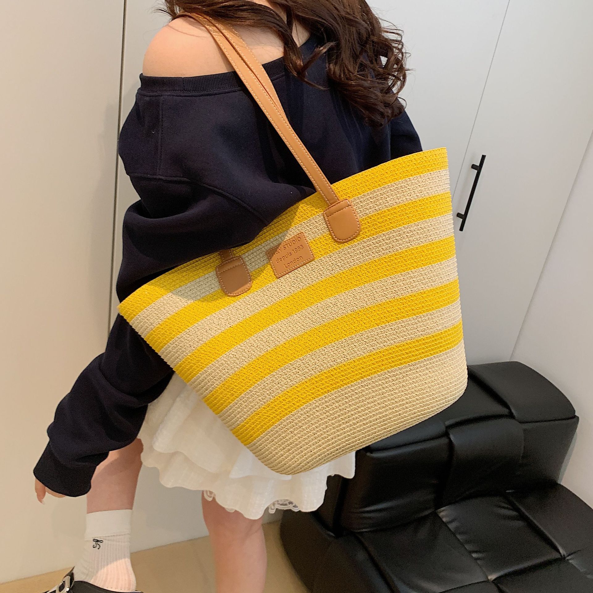 designer Straw Woven Bag for Women Large Capacity 2025 New Vacation Beach Bag Woven Bucket Bag Tote Bag Commuter Tote Bag Trendy