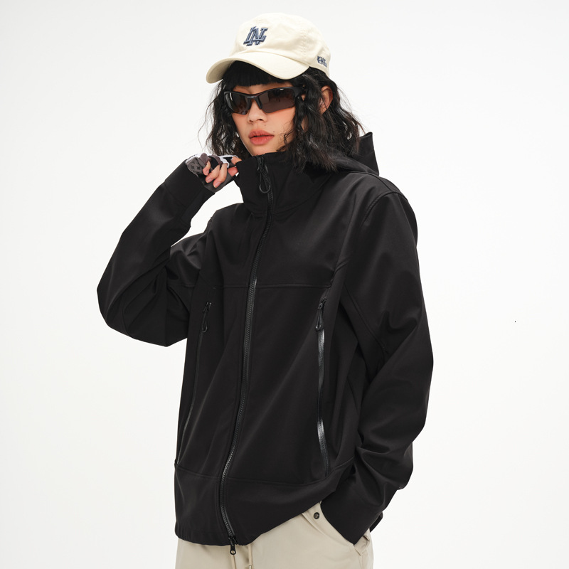 Ddmyoutdoor Year New Outdoor Couple Stormtrooper Jacket Windproof Waterproof Mountain Soft Shell Sports Fashion Leisure Coat Jackets