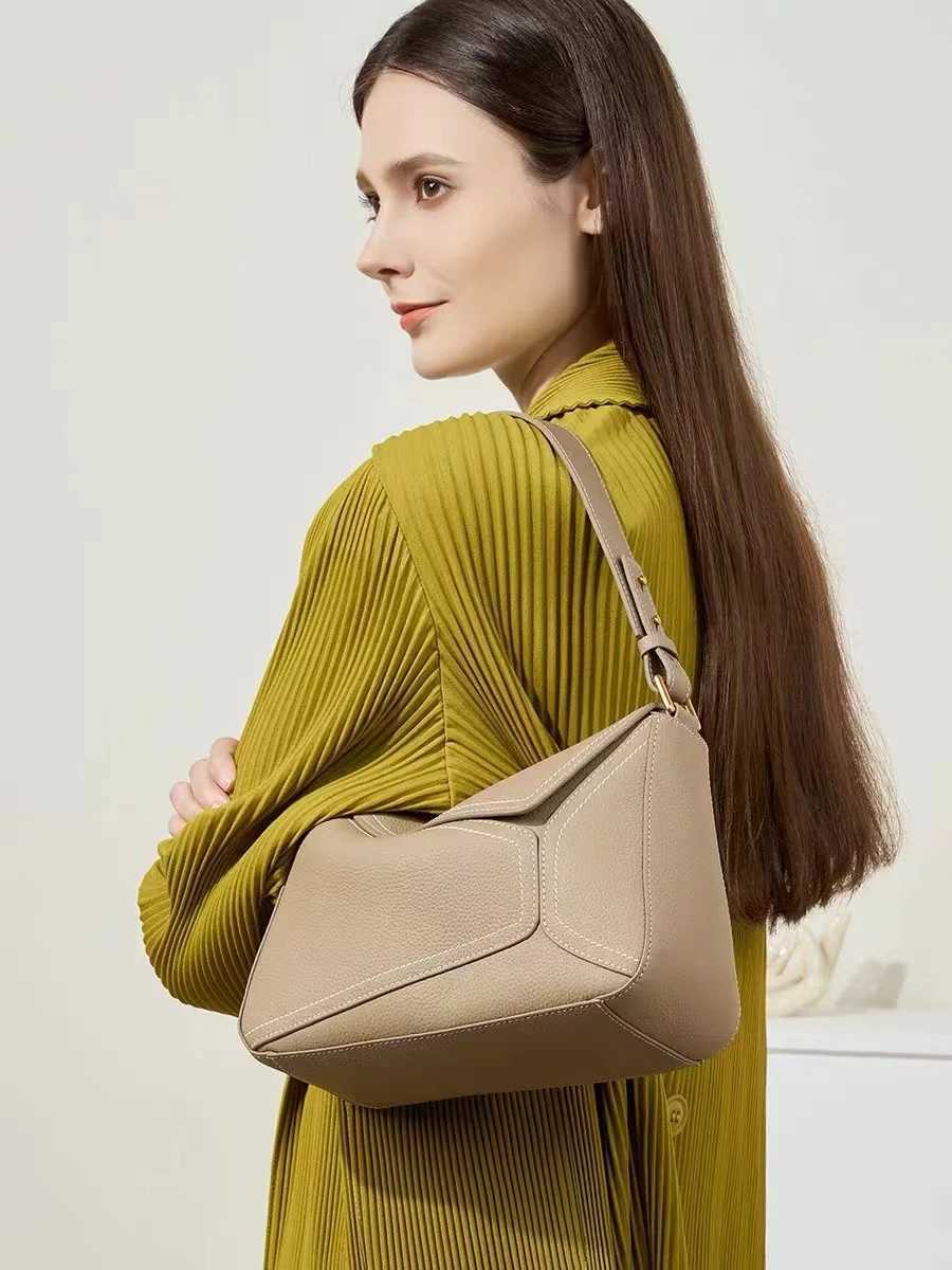High Quality Fashion Square Bag Womens Handbag Genuine Leather Cowhide Shoulder Messenger Bag Lady Purse Female Casual Bag M250606