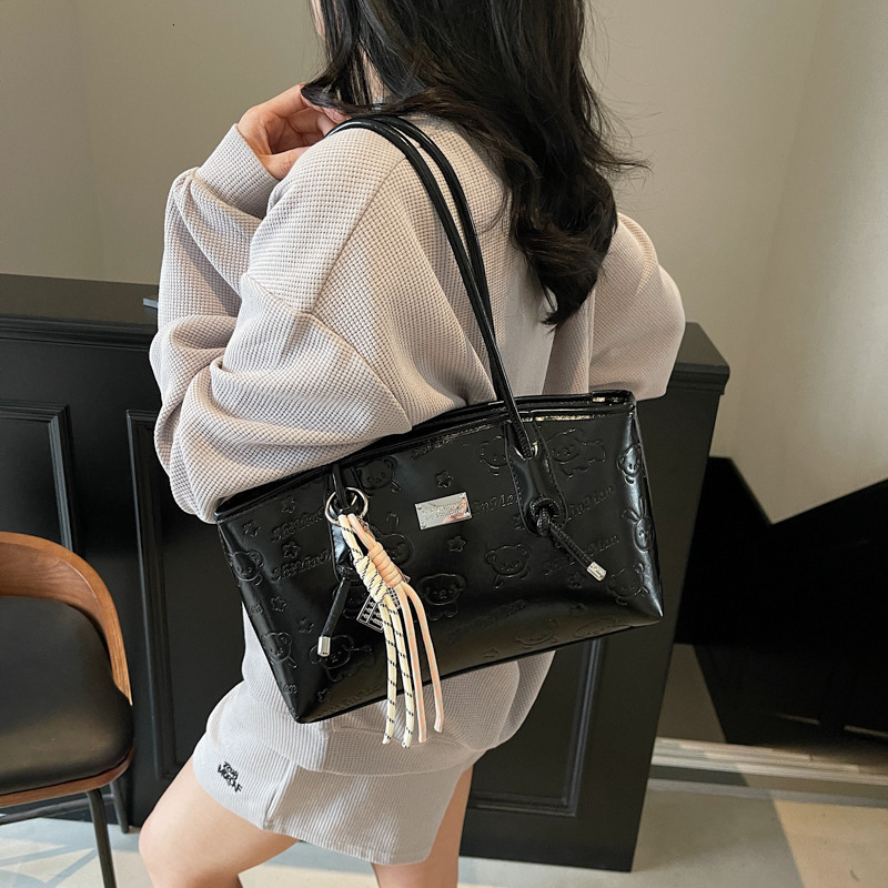 designer High-Quality Texture Underarm Women's 2025 New Trendy Fashion Casual Versatile Shoulder Bag Large Capacity Tote Bag