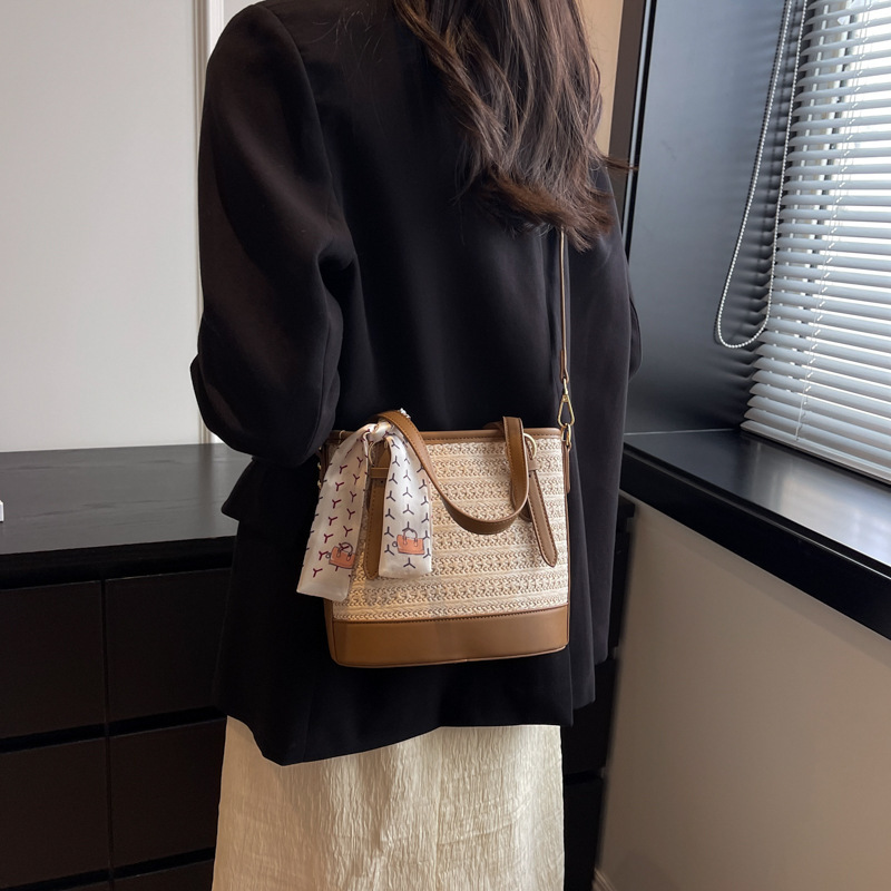 designer Fashion Handwoven Bag for Women 2025 New High-Quality Textured Straw Bag Single Shoulder Crossbody Bag Casual Buc