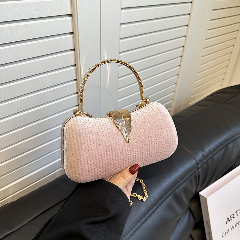 Free Shipping Designer Bag Handheld Trendy Crossbody Banquet Fashion One Shoulder Chain Bag Exquisite And Simple Lock Buckle Womens Bag