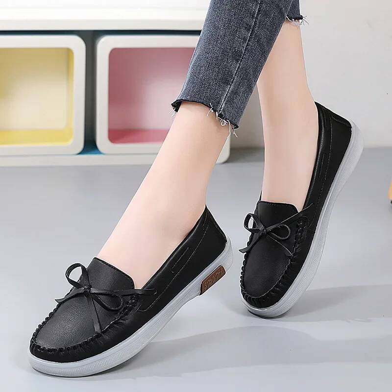 Ddmyoutdoor New Spring And Summer Hollow Flat Mother Casual Shoes Simple White Wear Resistant Women Sneakers Outdoor Shoes