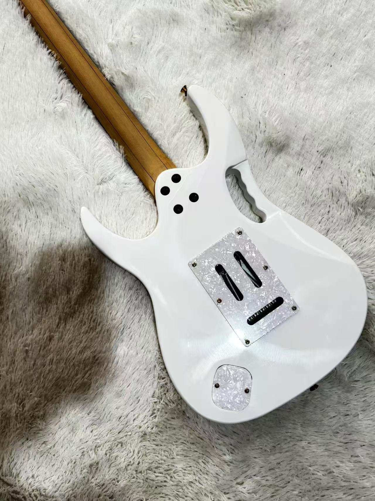 Vintage-Inspired 7V Electric Guitar Model Available for Personalized Design