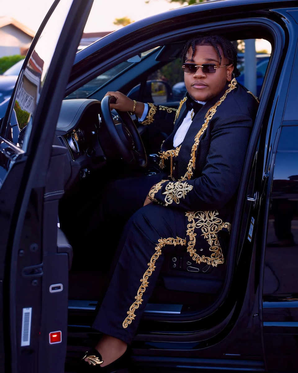 Vintage Appliques Wedding Tuxedos 3 Piece Set Jacket Vest Pants Shawl Lapel Men Suit Customized Groom Wear Party Evening Suits