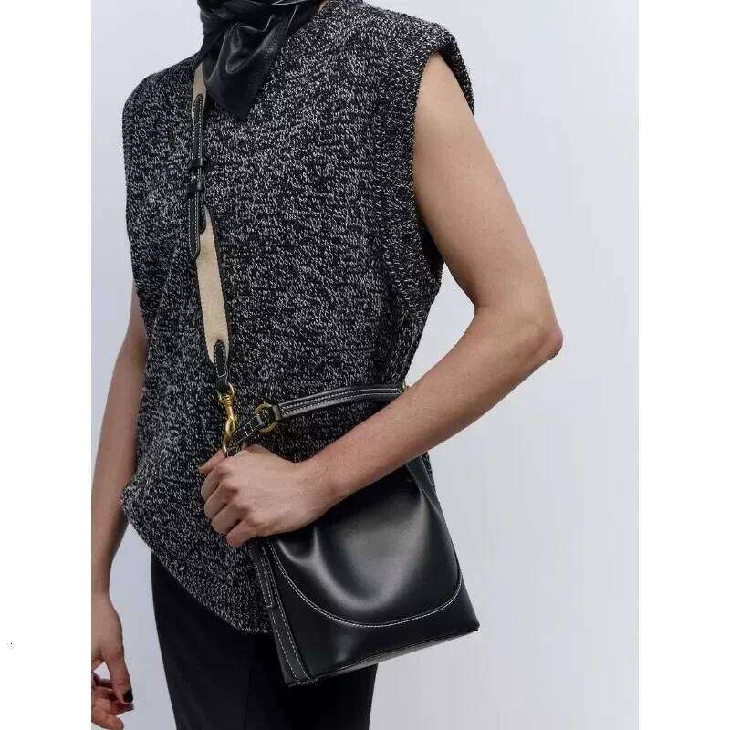 2025 New Black Animal Pattern Printed One Shoulder Crossbody Versatile Handheld Bucket Bag