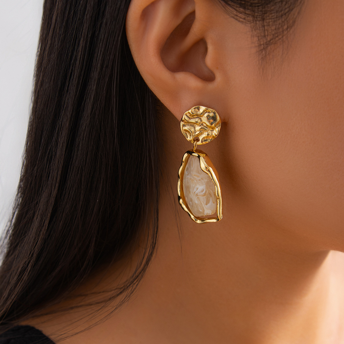 New Arrival French Inspired Elegant and Versatile Western Jewelry Metal inspired Luxury Pearl Square Ruffled Earrings