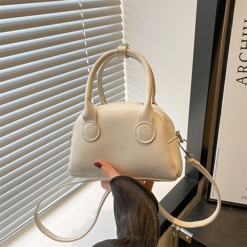 designer Vintage Handbag Niche Design Bag for Women 2025 New Fashion Casual Personality Stylish Texture Shoulder Shell Bag