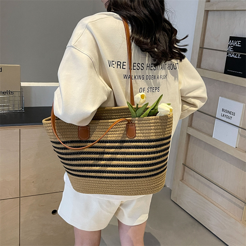 designer Woven Straw Bag for Women Large Capacity 2025 New Color-Block Striped Shoulder Bag Textured Commuter Beach Bag