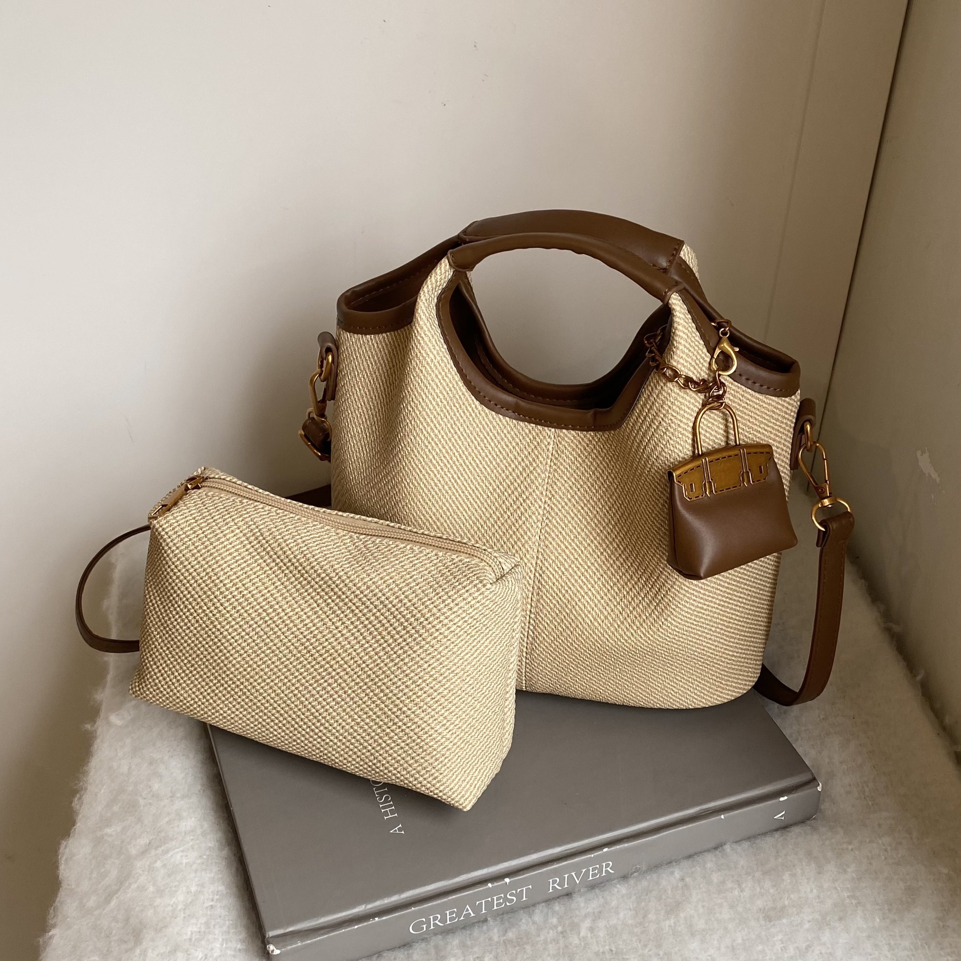 designer Vintage Niche Handbag for Women 2025 New Trend High-end Commuter Large Capacity Shoulder Crossbody Bag Mother Bag