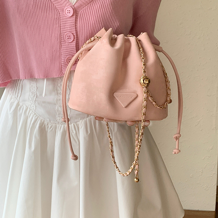 designer Girly Pink Crossbody Bucket Bag for Women 2025 New High-Value Drawstring Chain Shoulder Bag Versatile Small Bag