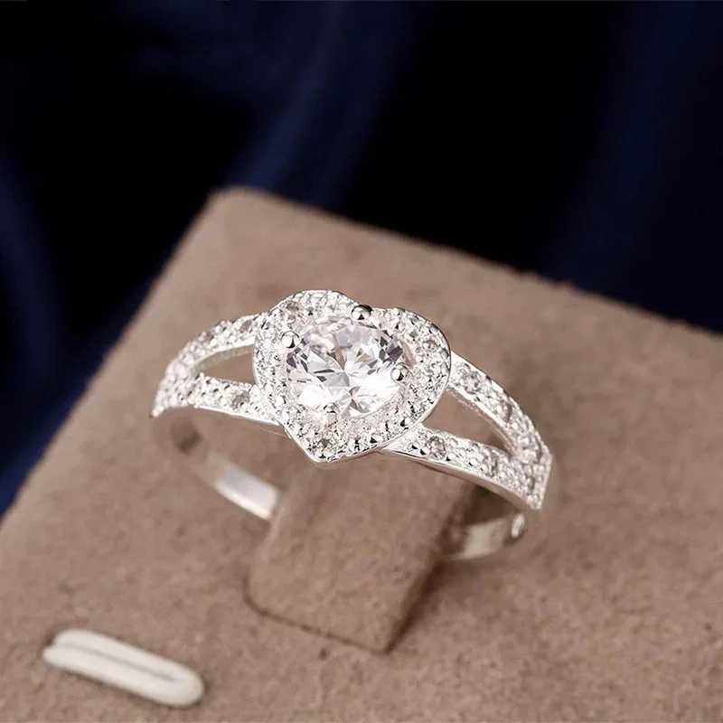 Pretty 925 Silver Color Crystal Romantic Heart Diamond Rings For Women Fashion Party Gifts Luxury Wedding Accessories Jewelry XJ250606