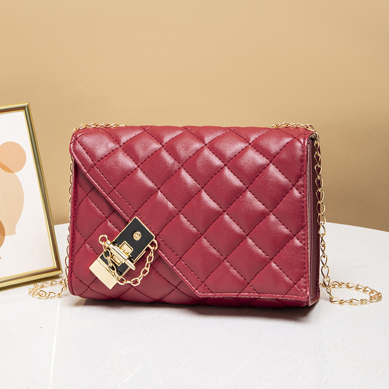 High quality brand new high-quality free designer bag new slanted shoulder missing corner small square bag fashionable quilted lock bag brand new free