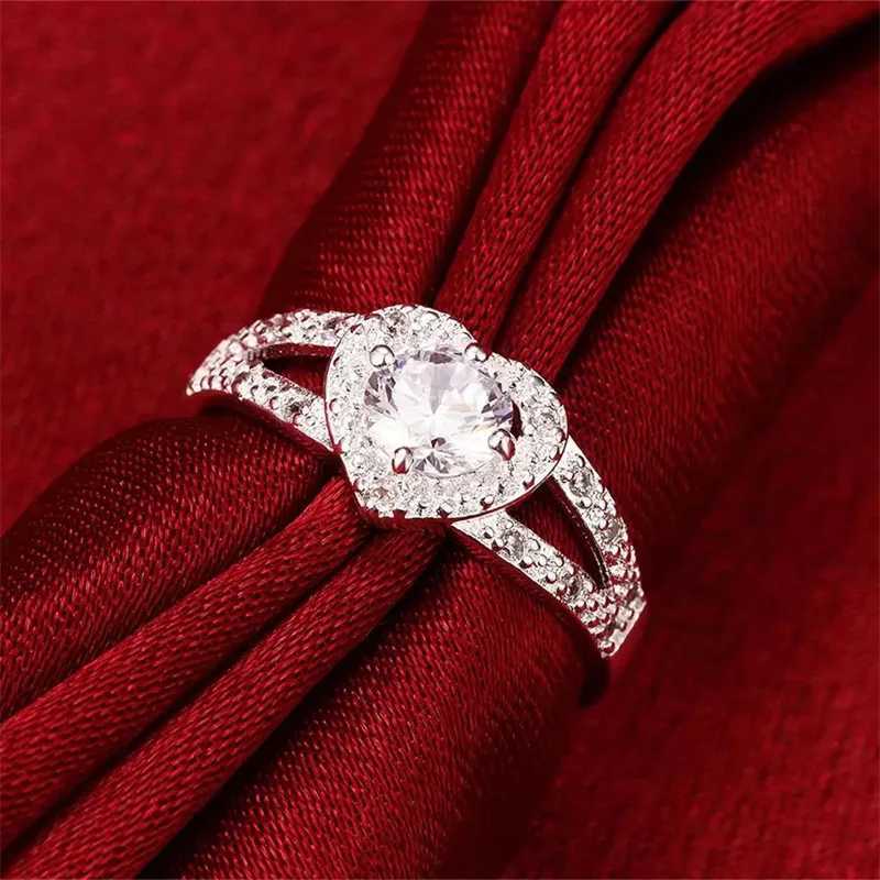 Pretty 925 Silver Color Crystal Romantic Heart Diamond Rings For Women Fashion Party Gifts Luxury Wedding Accessories Jewelry XJ250606